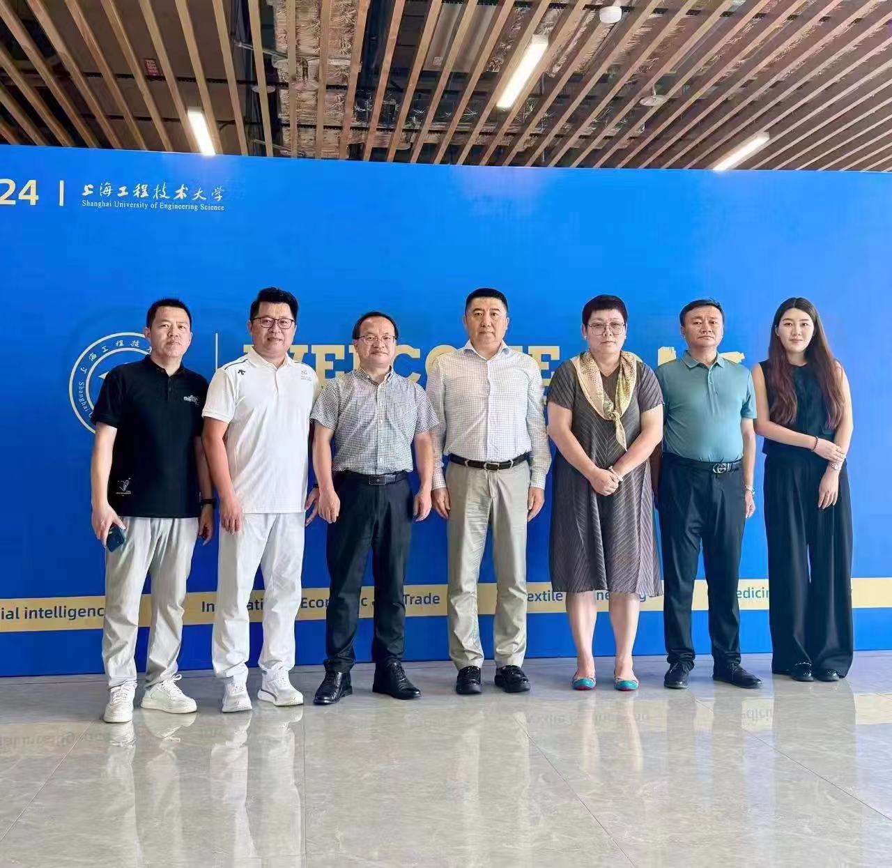 1727420206824362.jpg 上工程合影。。。.jpg